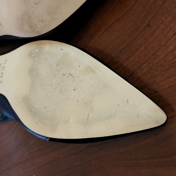 DKNY velvet/velour kitten heel - Picture 6 of 9